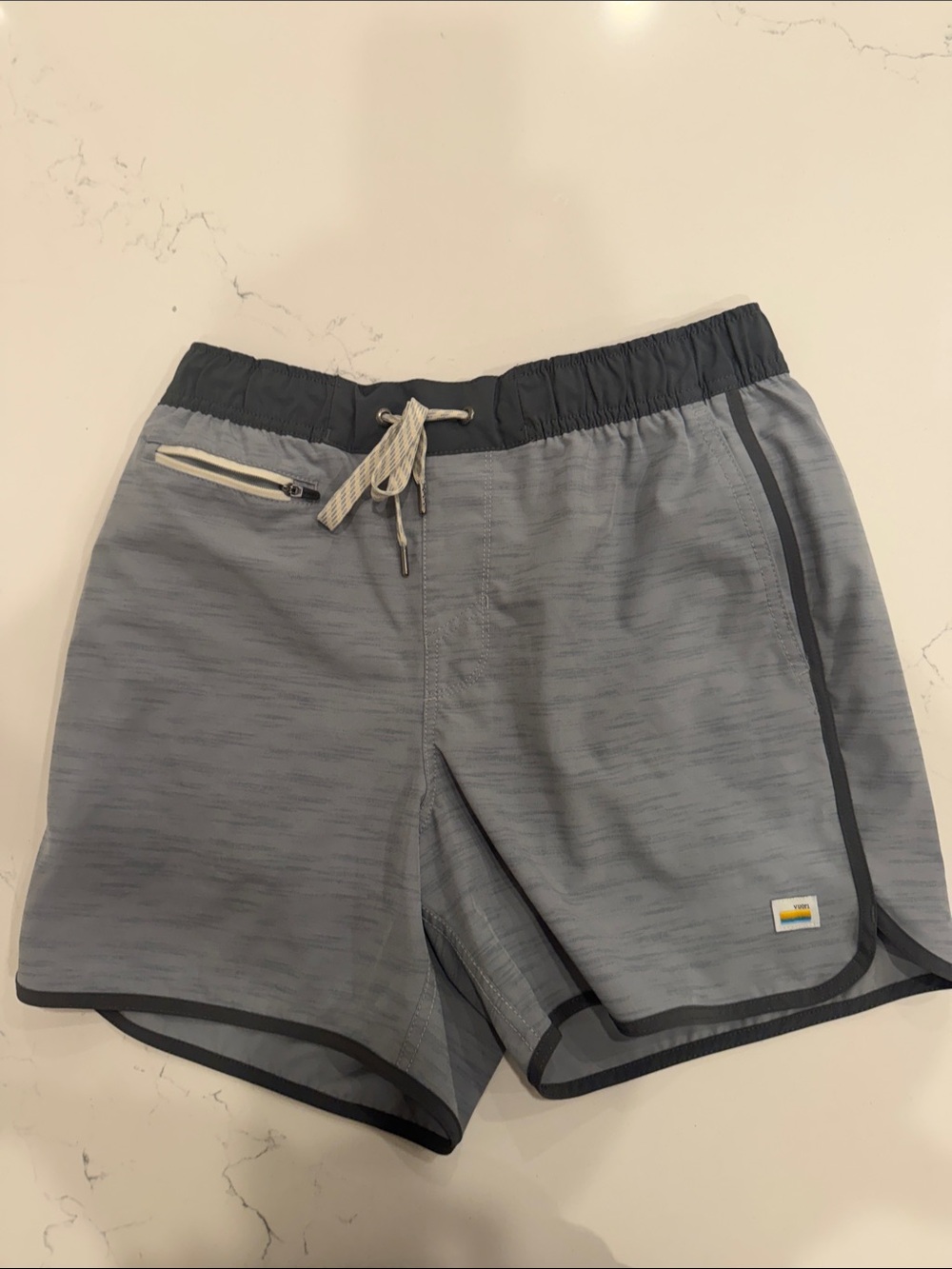 Vuori banks 5” linerless Gray Athletic Shorts size small